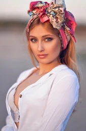 Проститутка Эма